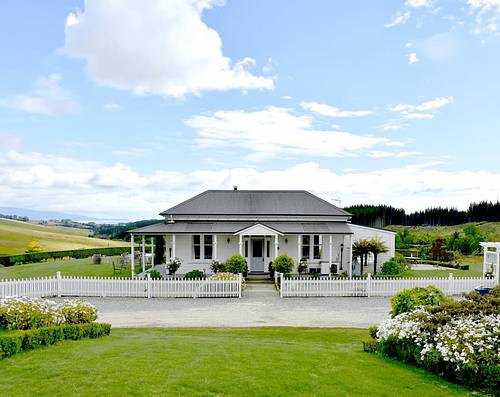 Nelson Wedding Venues: Spencer Farm & Homestead