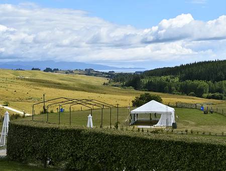 Nelson Wedding Venues: Spencer Farm & Homestead