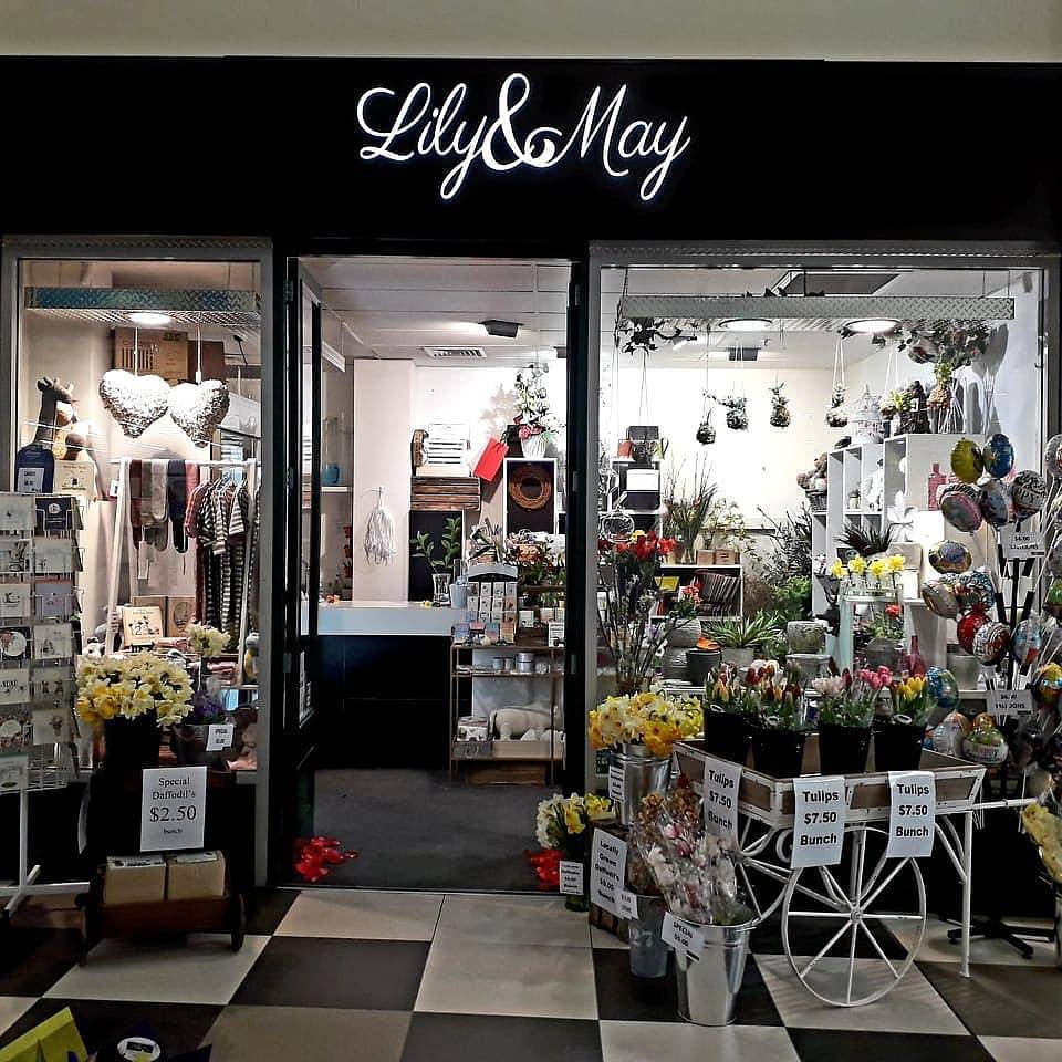 Nelson Wedding Florists: Lily & May